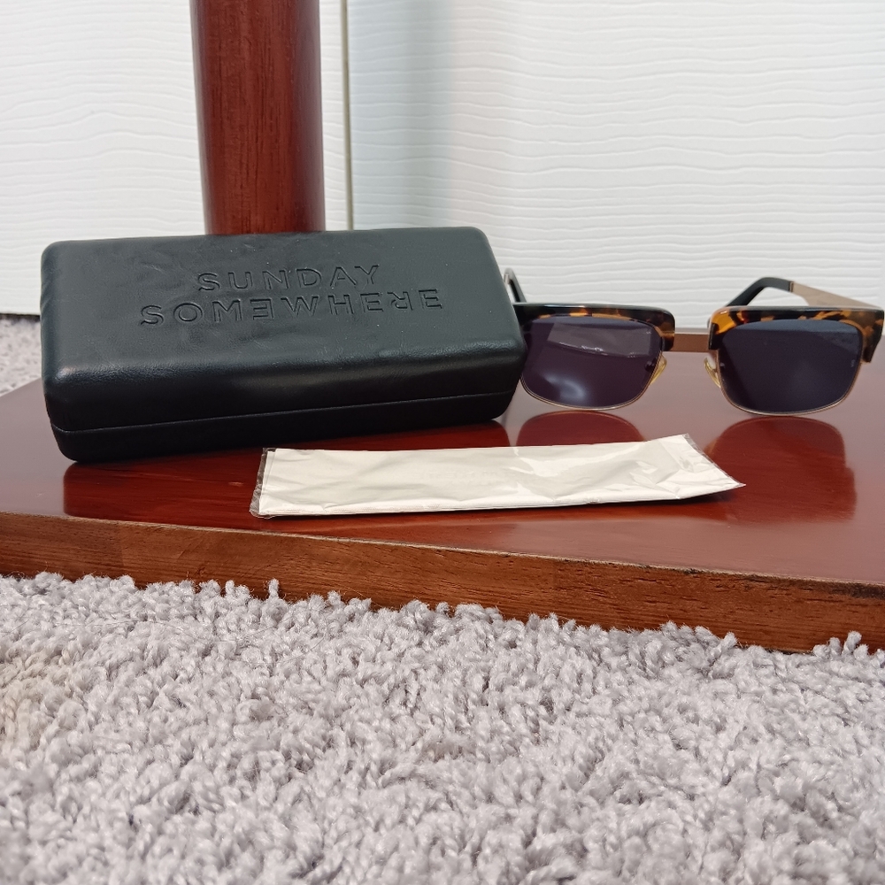 Sunday Somewhere Tortoise Shell Square Sunglasses - image 5